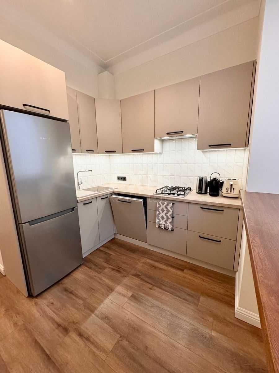 2k apartment vul. Ljuterans'ka 7/10