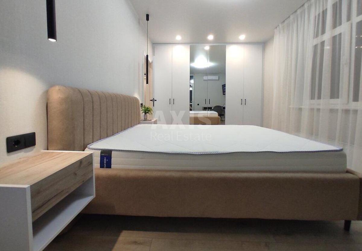 2k apartment vul. Oleksandra Olesja 71