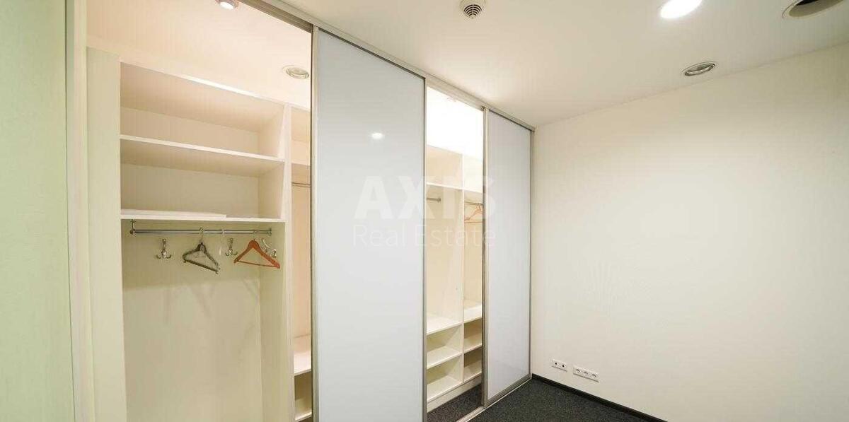 Office vul. Velyka Vasyl'kivs'ka 72, 345m21