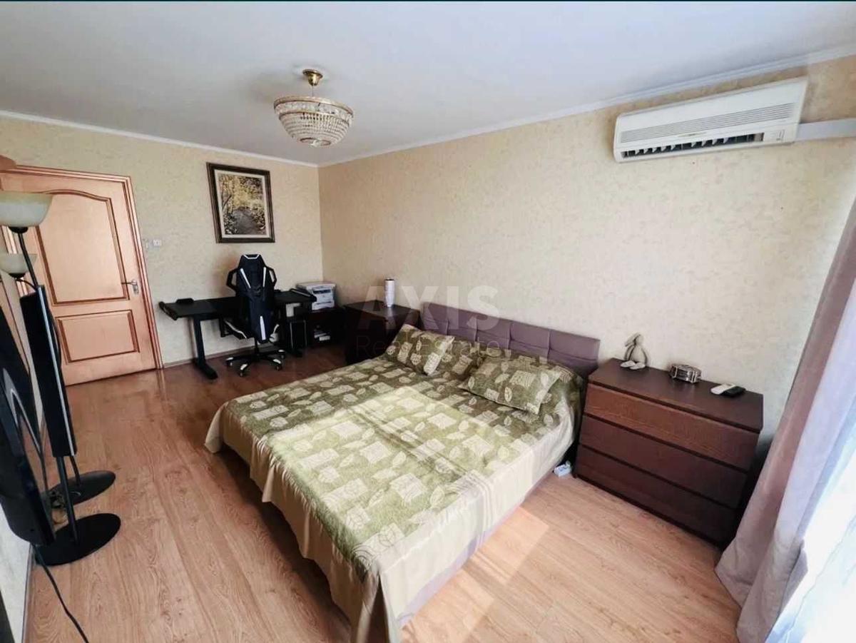 1k apartment nab. Rusanivs'ka 60