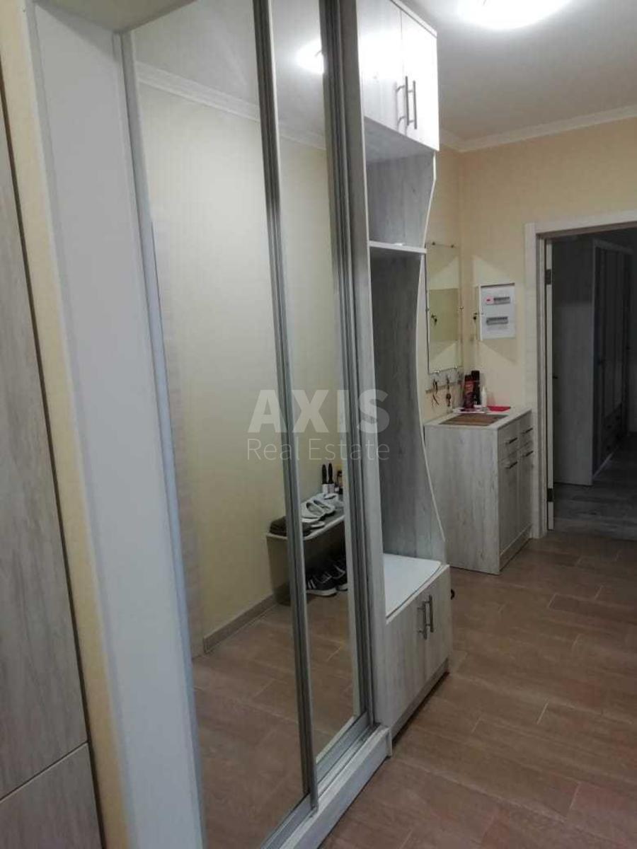 2k apartment vul. Horol's'ka 8/45