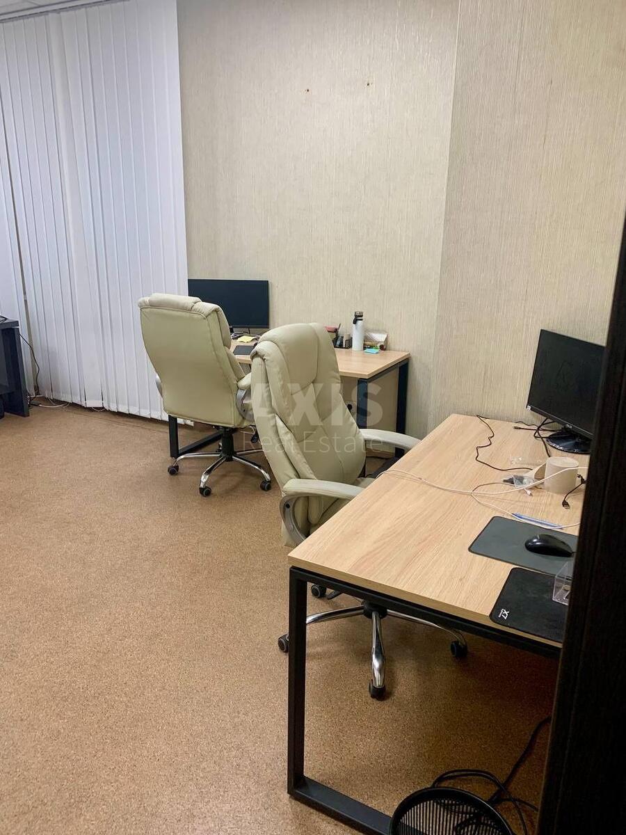 Office vul. Obolons'ka naberezhna 1, 25m24