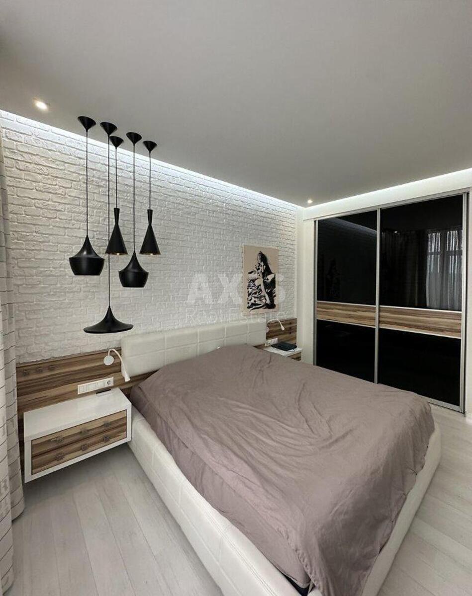 2k apartment vul. Dragomyrova Myhajla 205