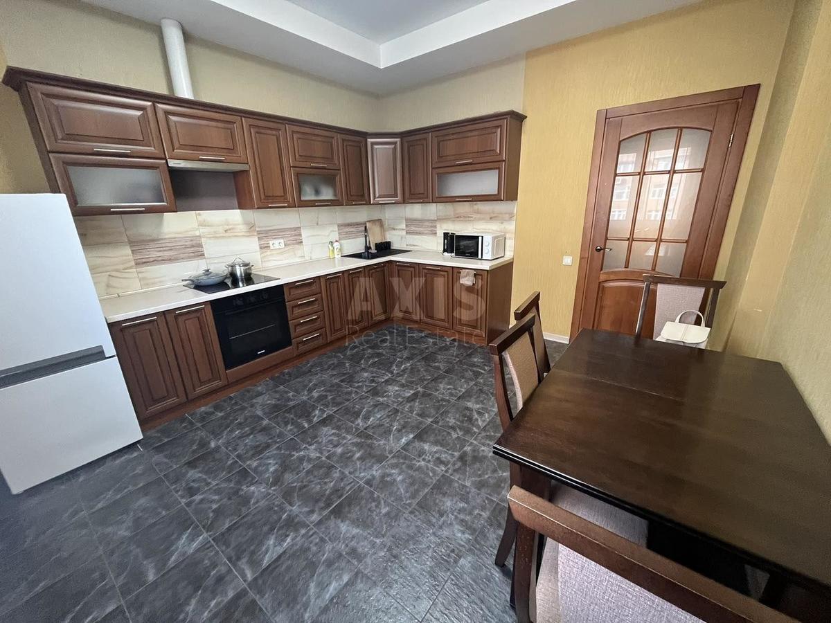 3k apartment vul. Dmytrivs'ka 69
