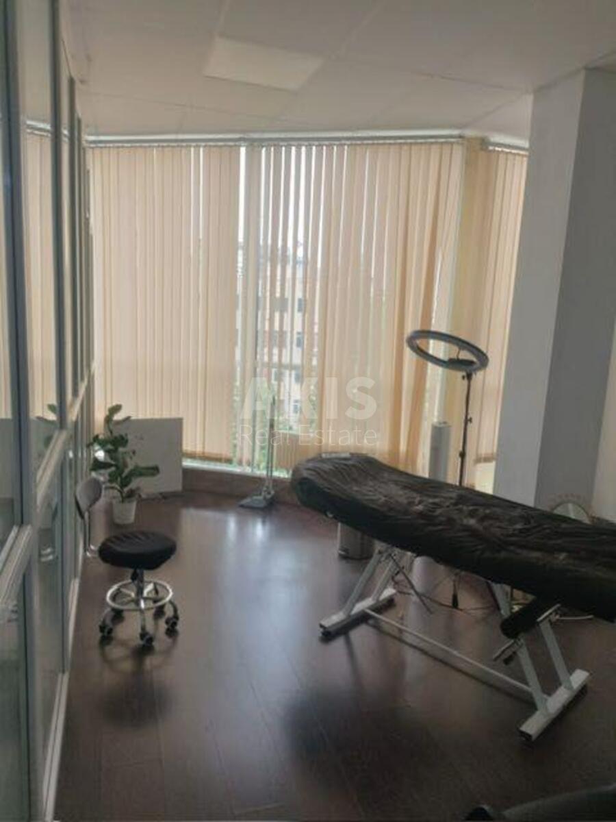 Office shose Harkivs'ke 19, 120m25