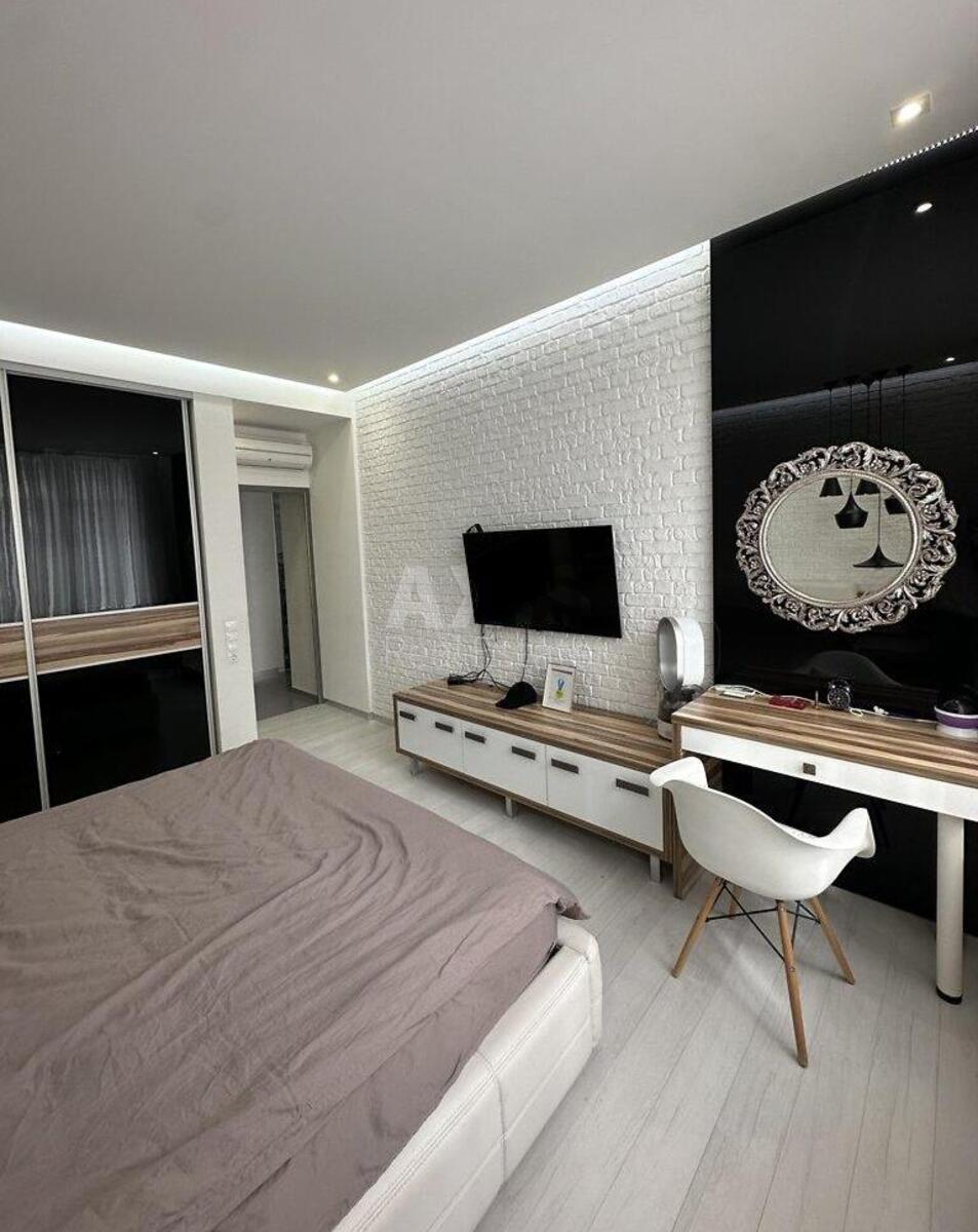 2k apartment vul. Dragomyrova Myhajla 206