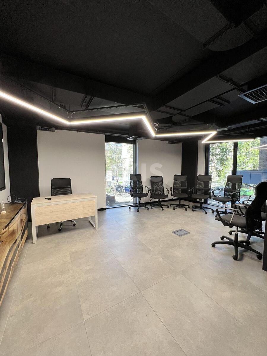 Office vul. Krasylivs'ka 9, 270m22