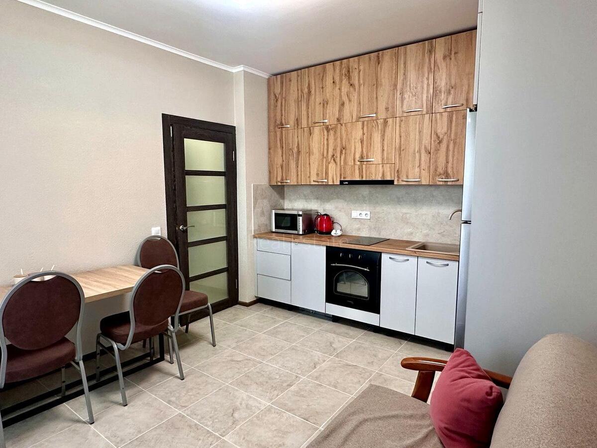 2k apartment pr-t Berestejskij 67631840