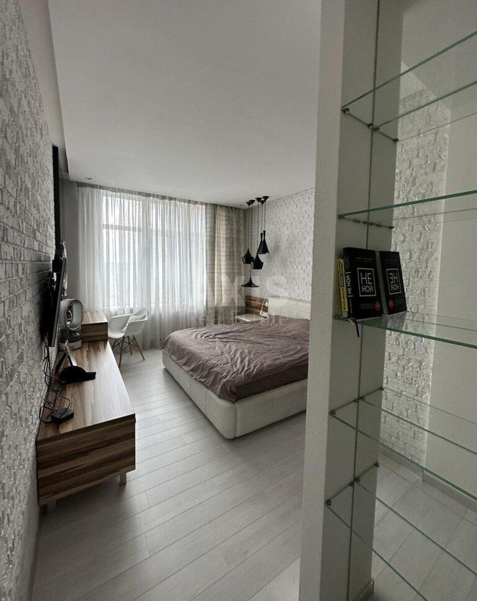 2k apartment vul. Dragomyrova Myhajla 207