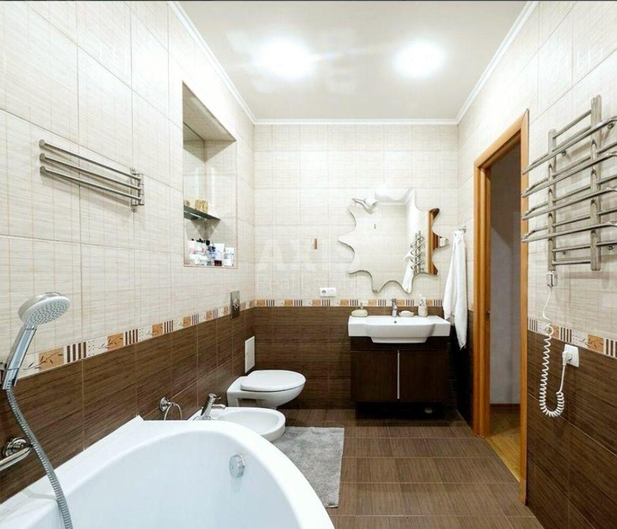 2k apartment vul. Saperno-Slobids'ka 222