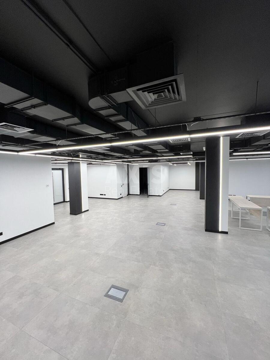Office vul. Krasylivs'ka 9, 270m23