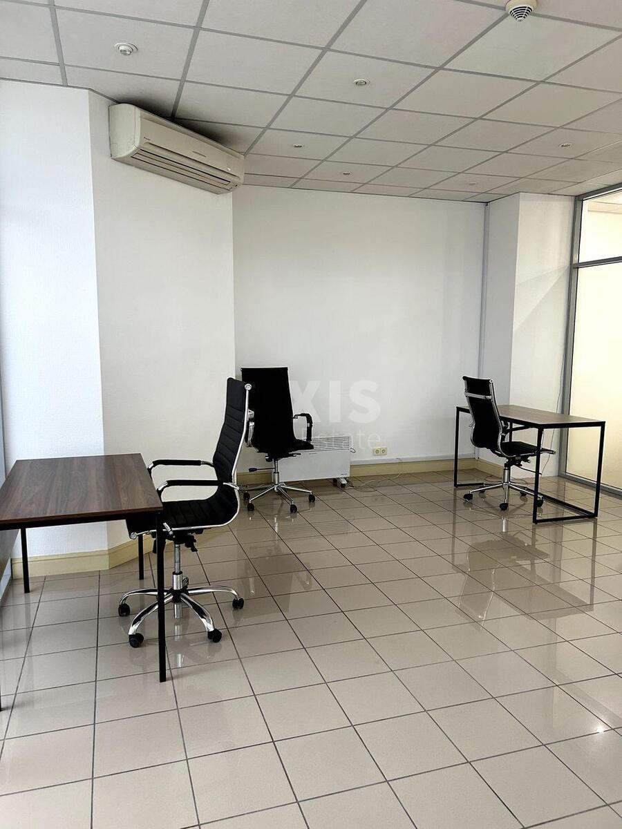 Office vul. Velyka Vasyl'kivs'ka 72, 246m24