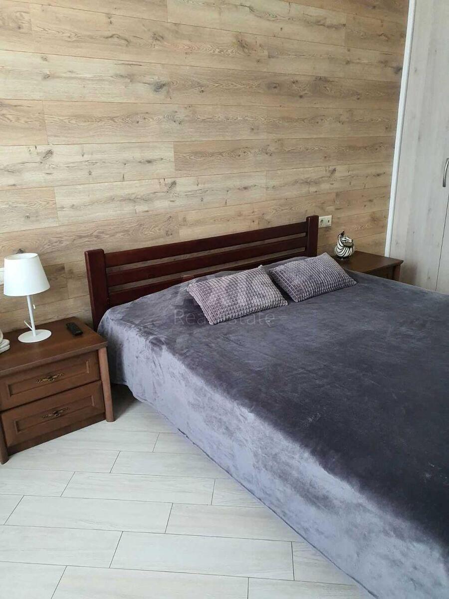 1k apartment vul. Saljutna 2Б570142
