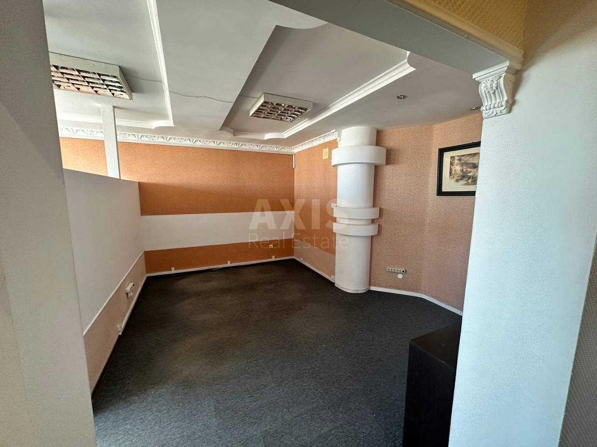 3k apartment vul. Sribnokil's'ka 2А1