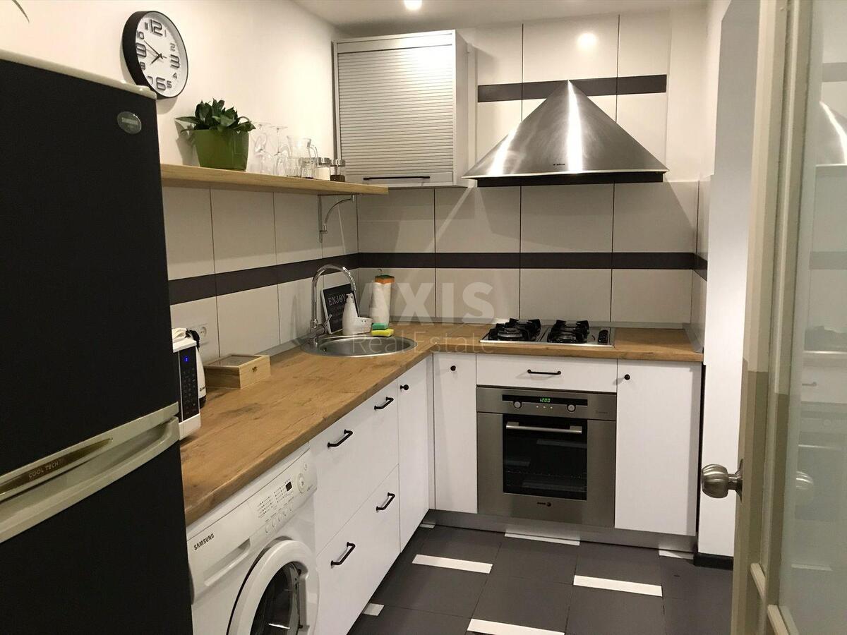 2k apartment vul. Zhyljans'ka 118