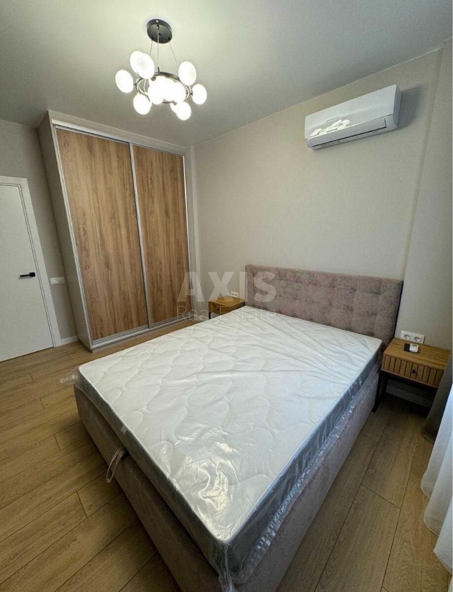 2k apartment bul. Ryl's'kogo Tadeja 11