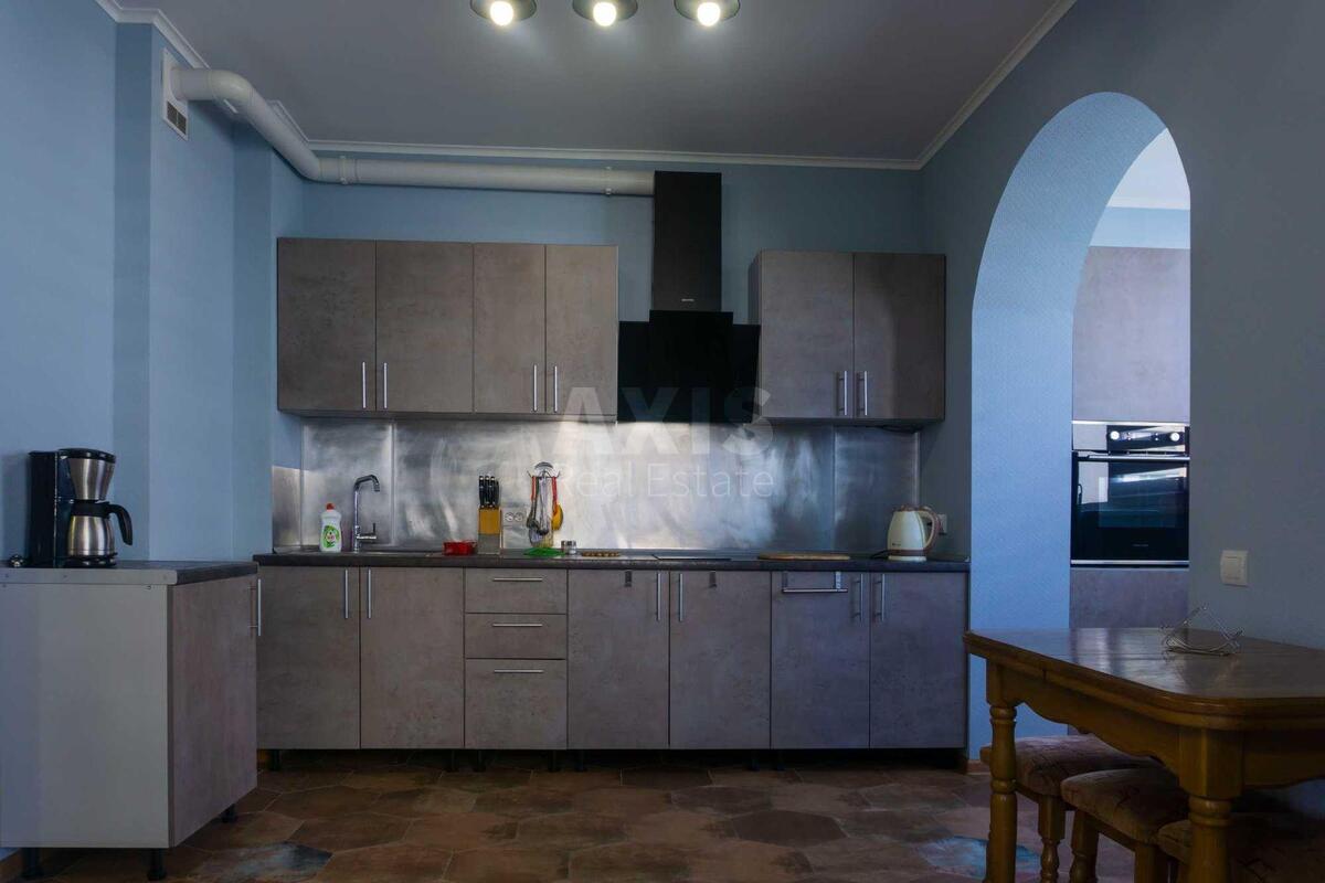 1k apartment nab. Dniprovs'ka 15