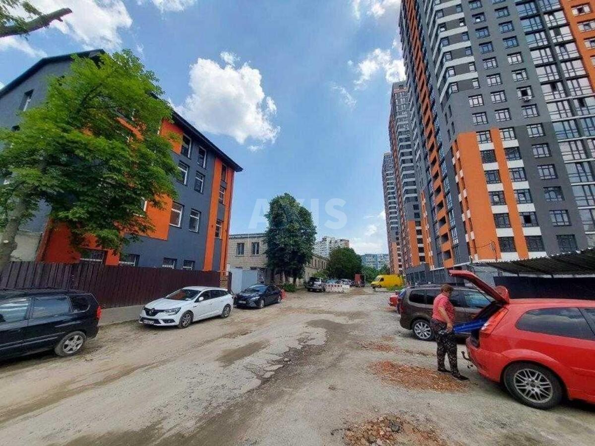 Service object vul. Gulaka Mykoly 4, 437m2620910