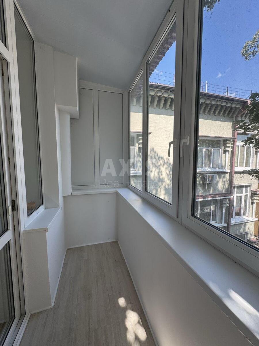 4k apartment vul. Kost'ol'na 15594405