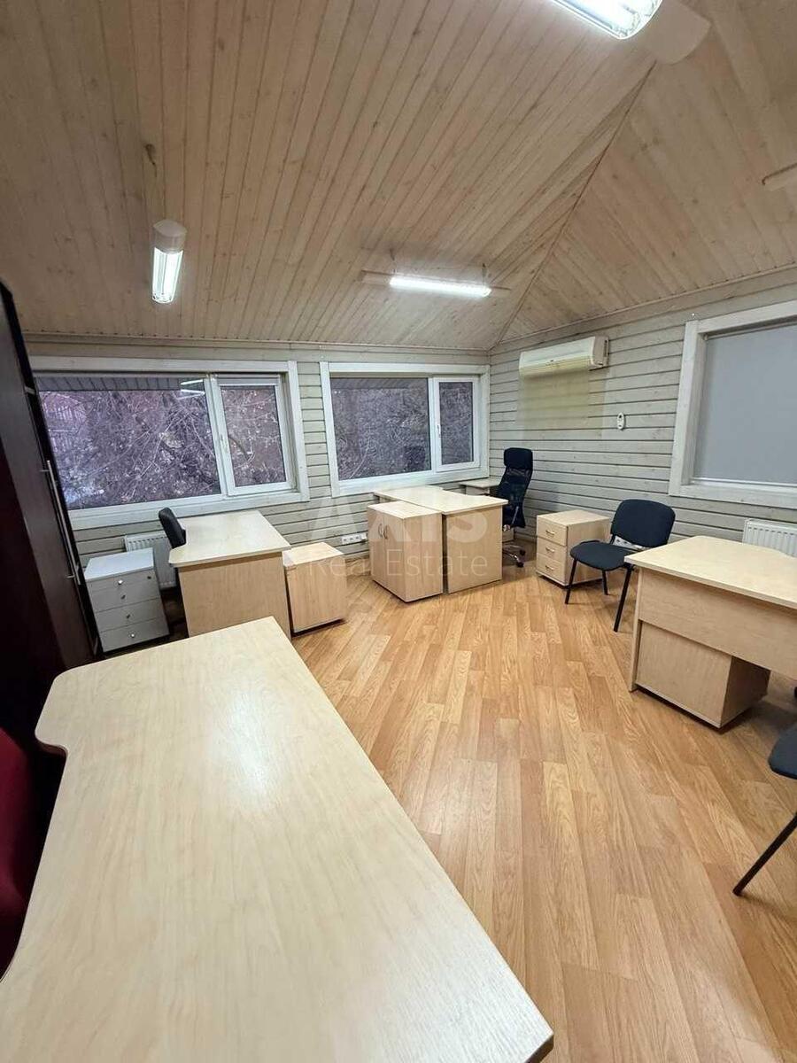 Office vul. Nyzhn'ojurkivs'ka 37, 254m263051