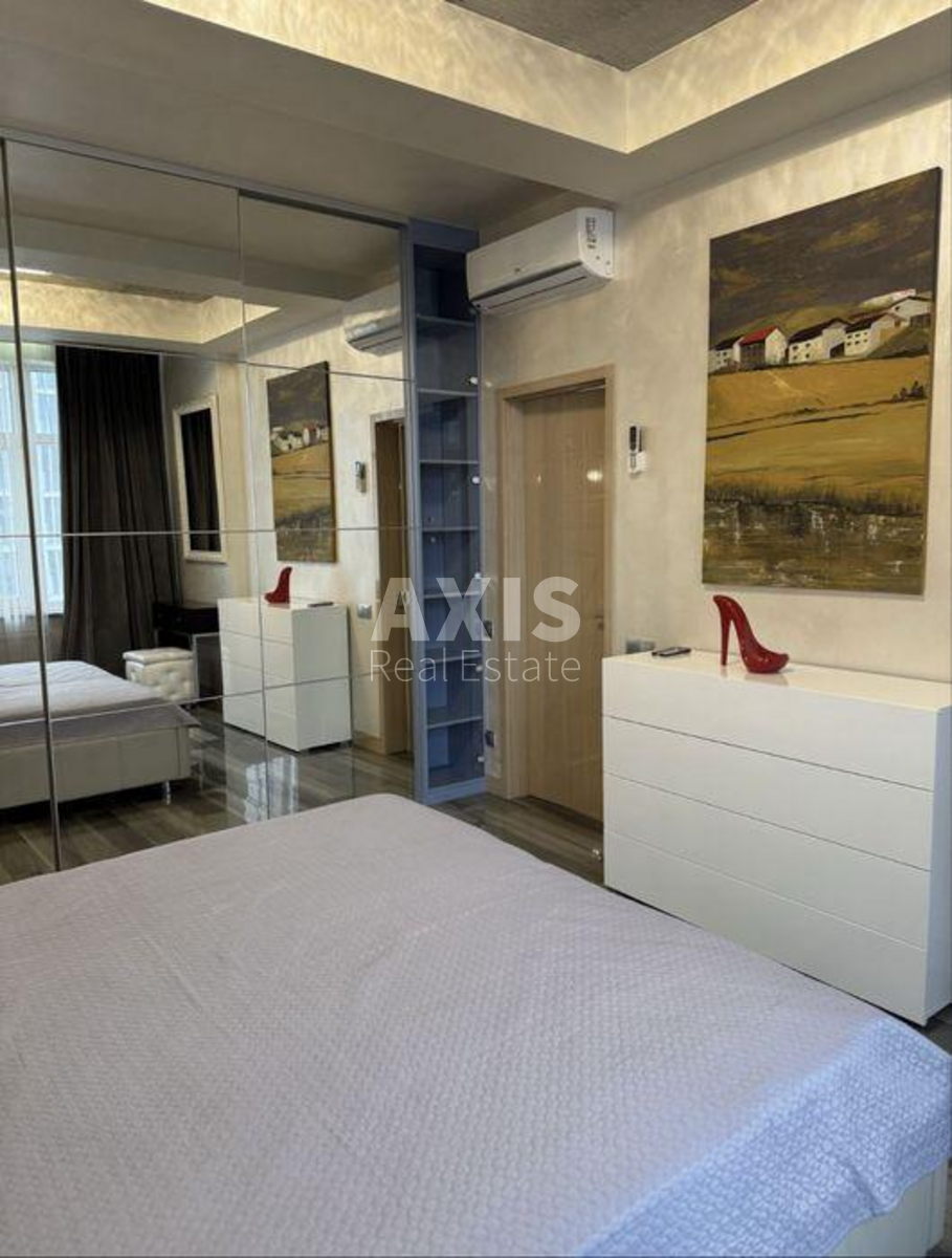 1k apartment vul. Dragomyrova Myhajla 186