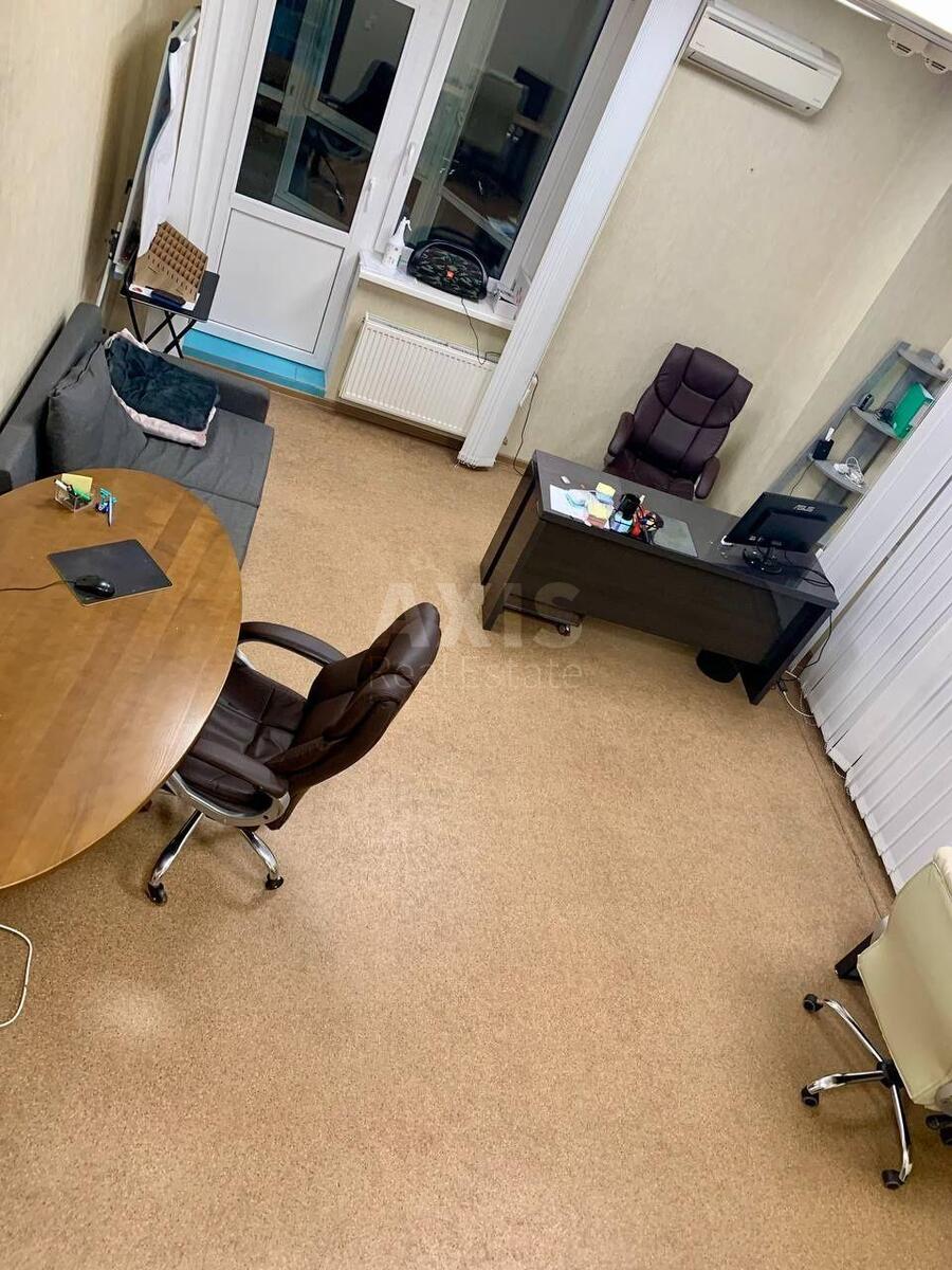 Office vul. Obolons'ka naberezhna 1, 25m25