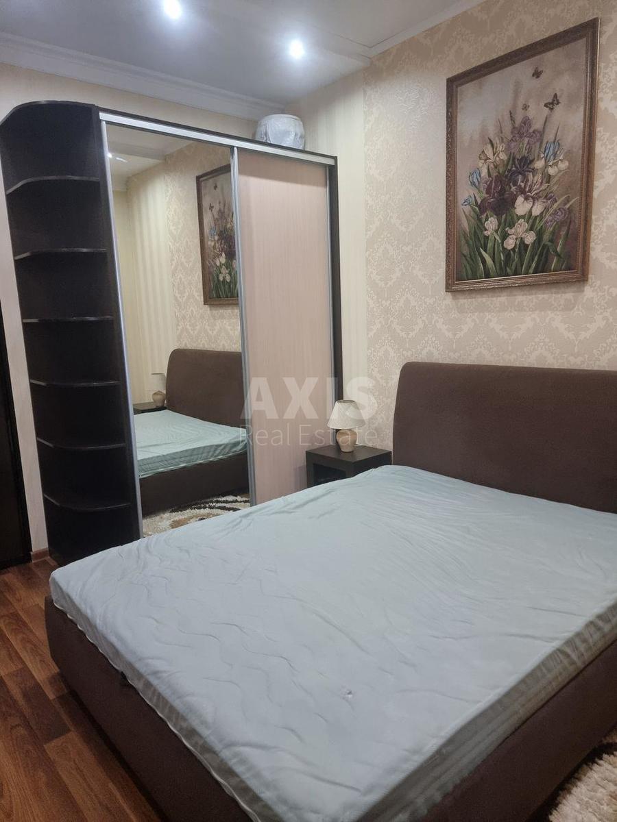 2k apartment vul. Zhyljans'ka 1185