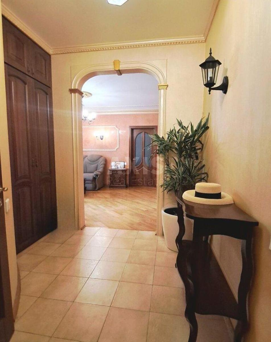 2k apartment vul. Shovkovychna 208