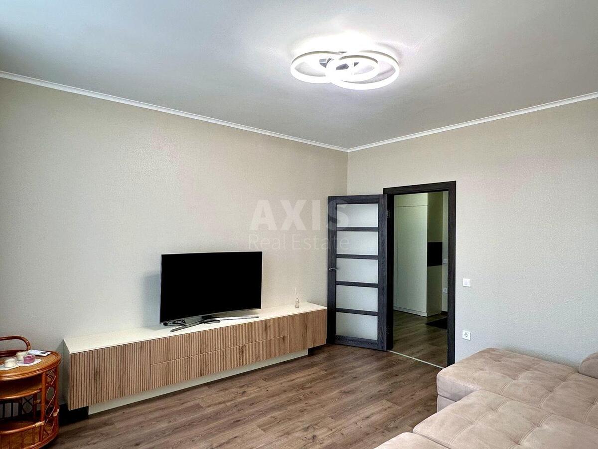 2k apartment pr-t Berestejskij 67631844
