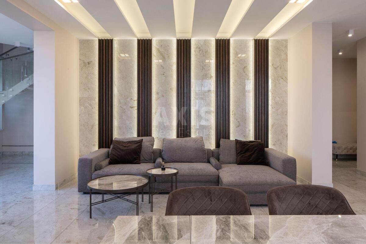 4k apartment vul. Strutyns'kogo Sergija 2589542