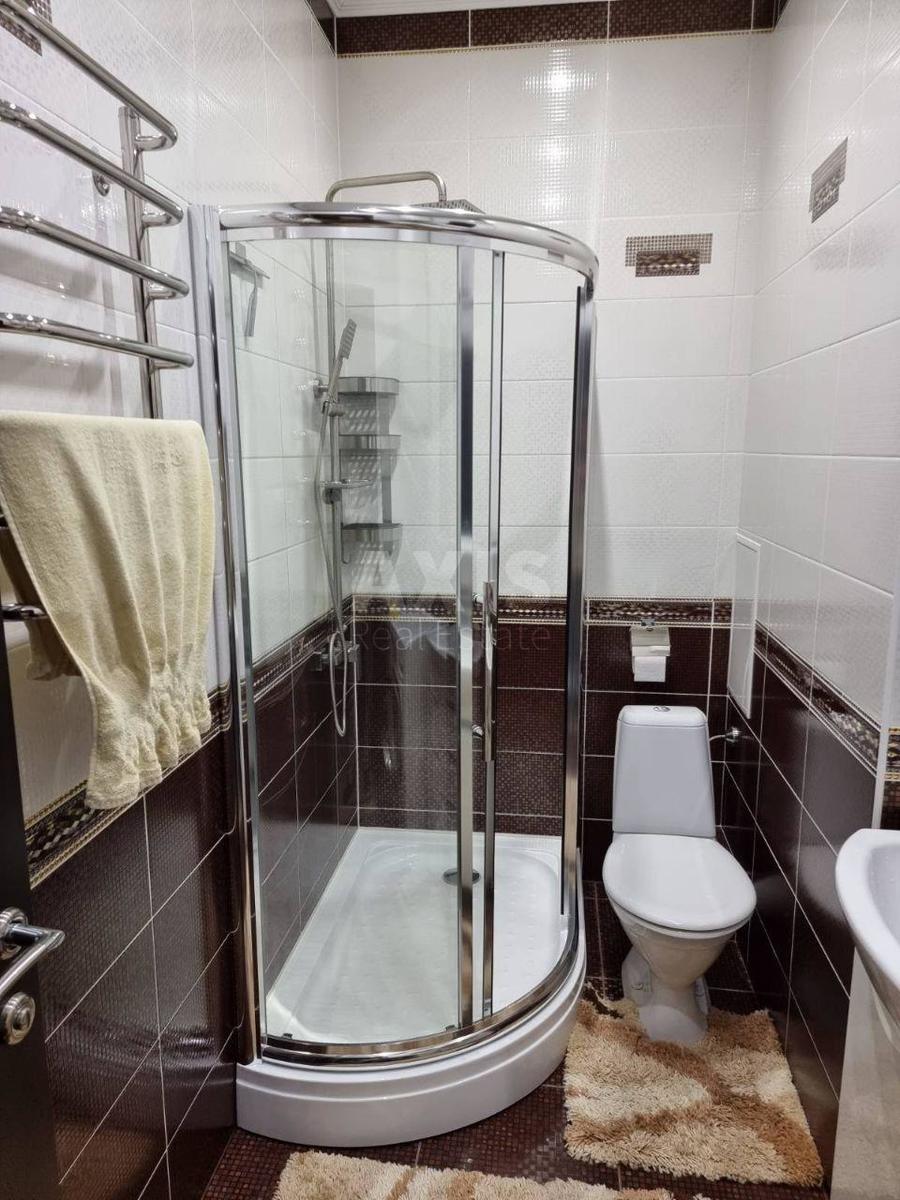 2k apartment vul. Zhyljans'ka 1186