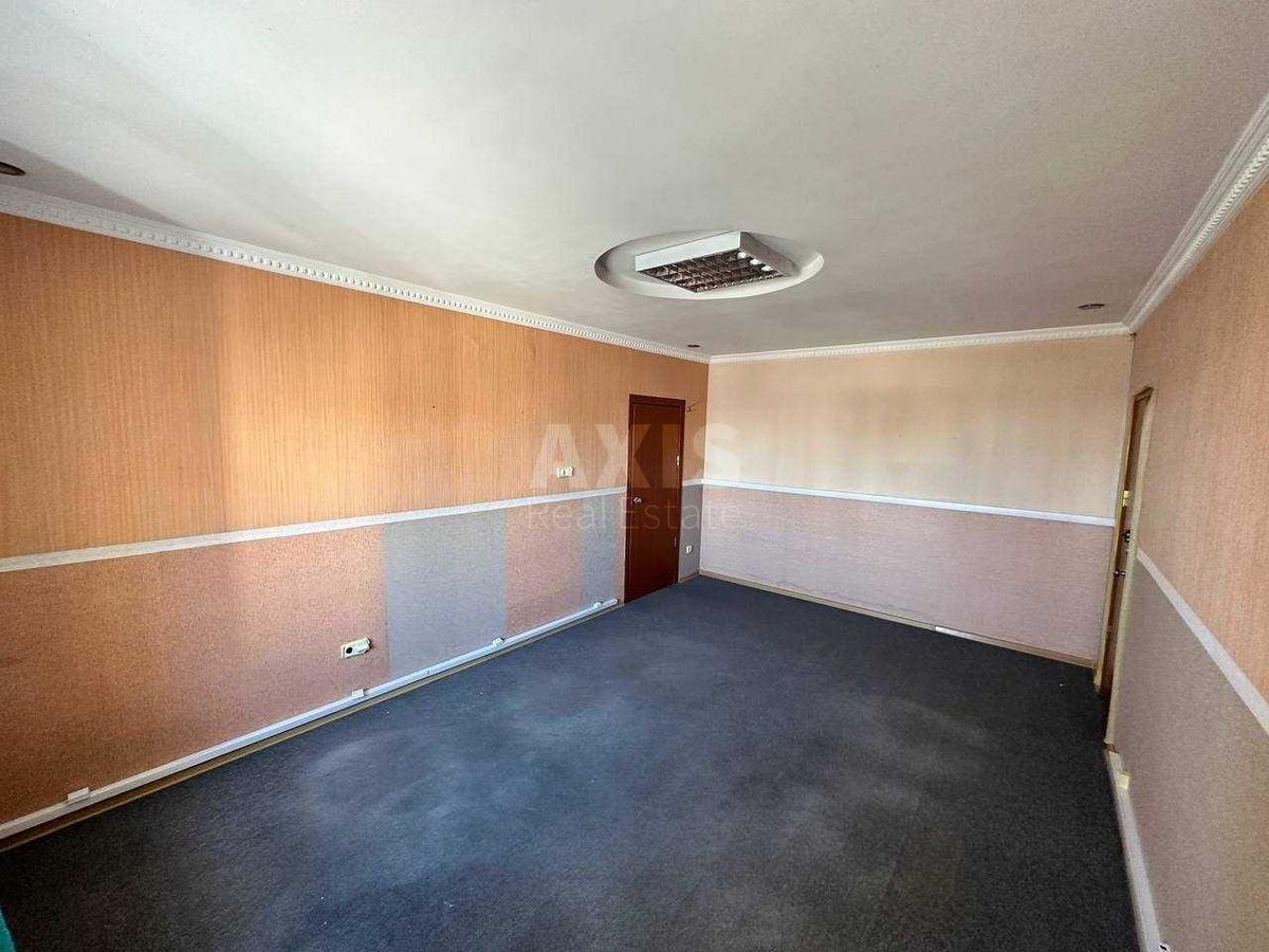 3k apartment vul. Sribnokil's'ka 2А4