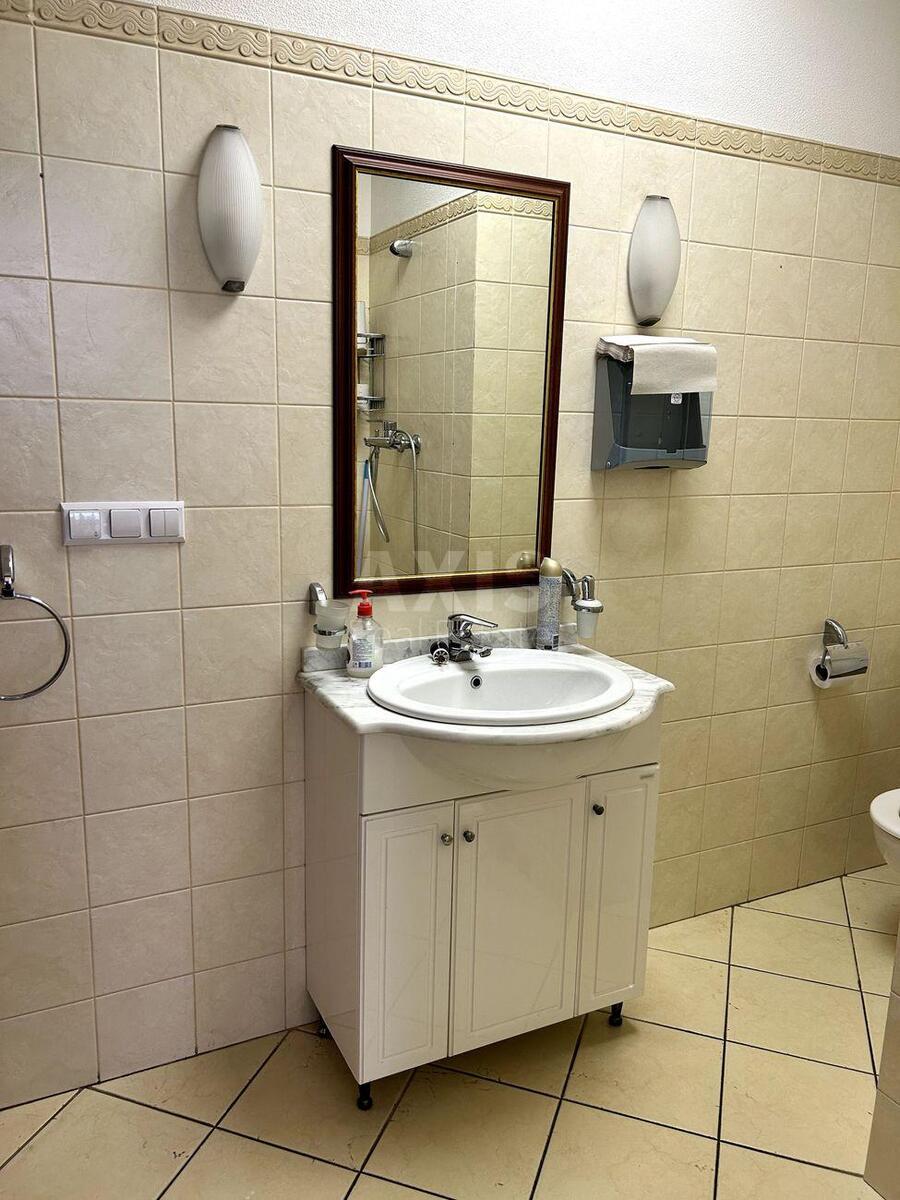 Office vul. Velyka Vasyl'kivs'ka 72, 246m211