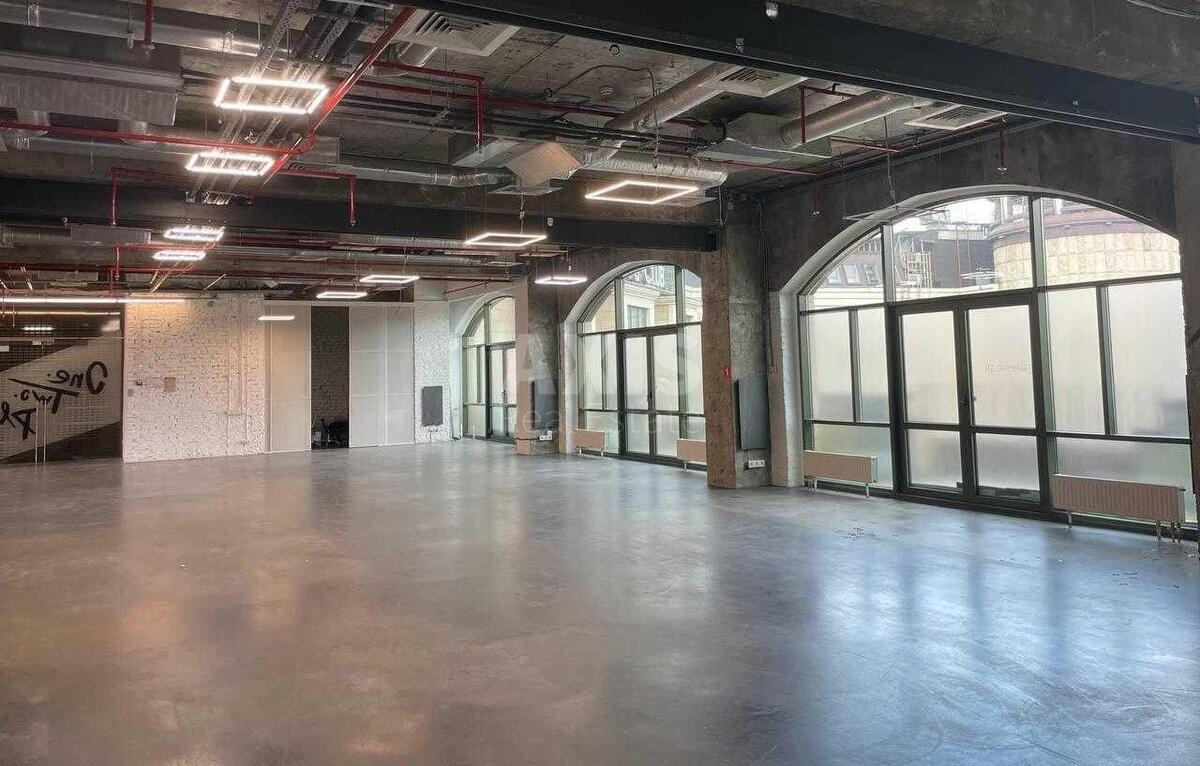 Office vul. Basejna 2/3, 670m20