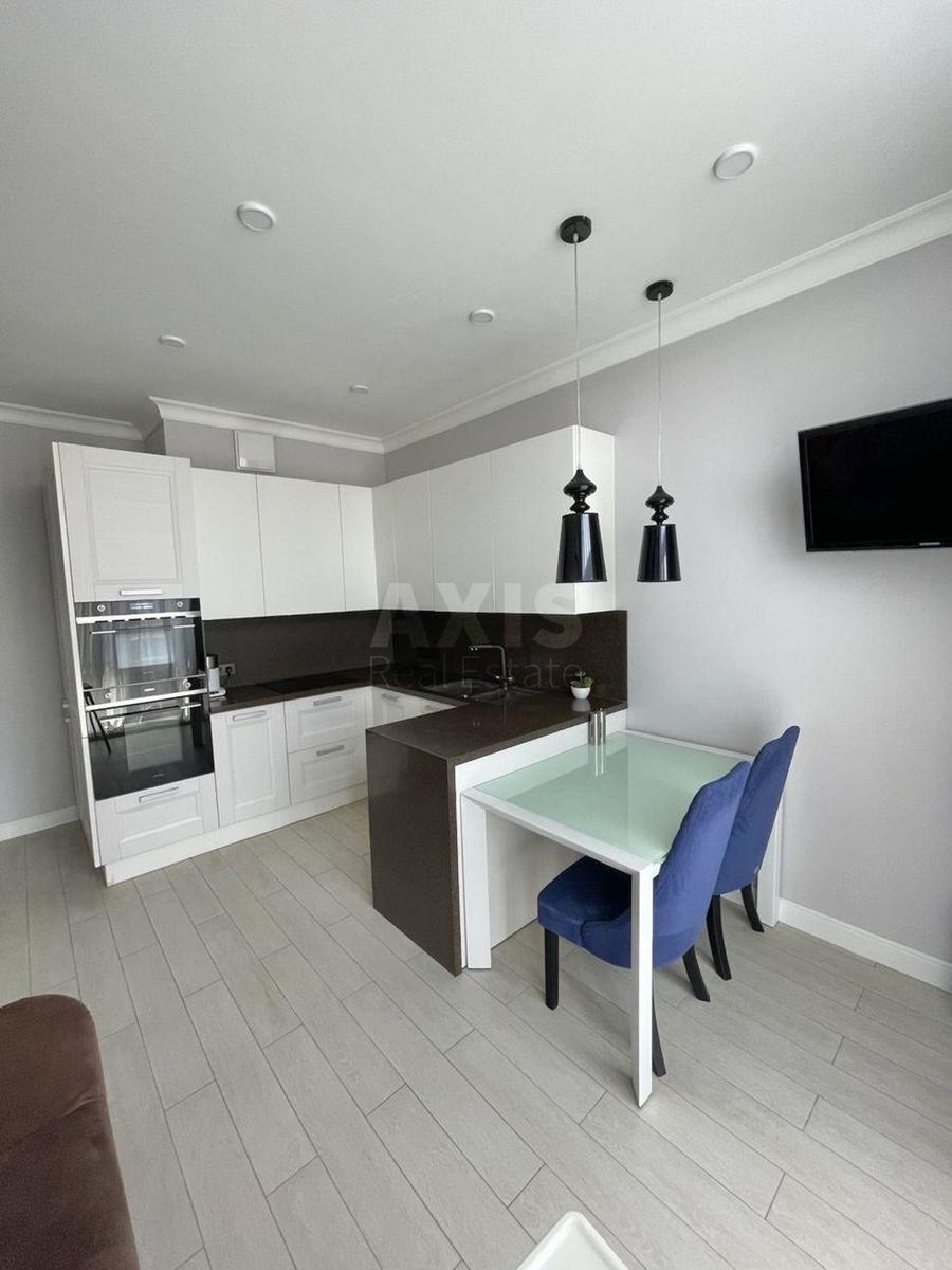 2k apartment vul. Myhajla Maksymovycha 24