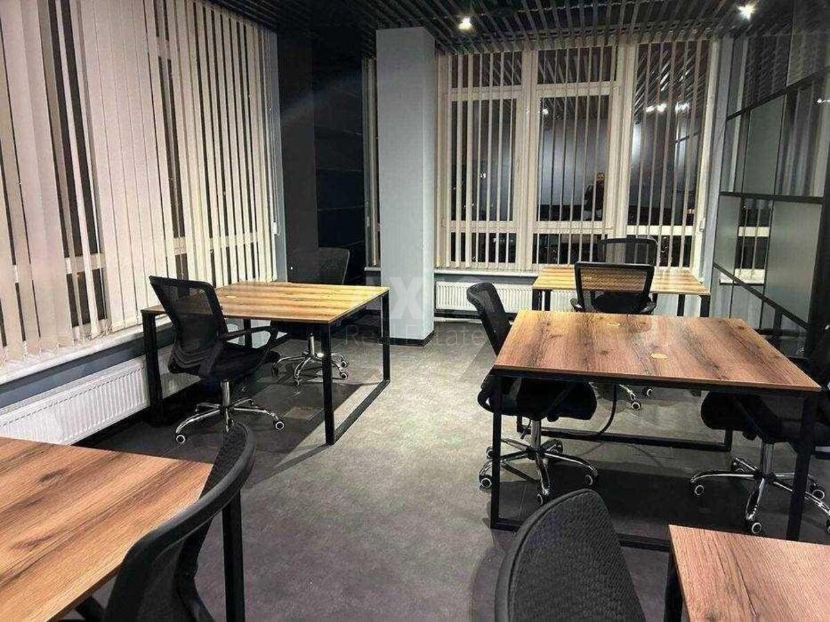 Office vul. Zhyljans'ka 68, 100m22