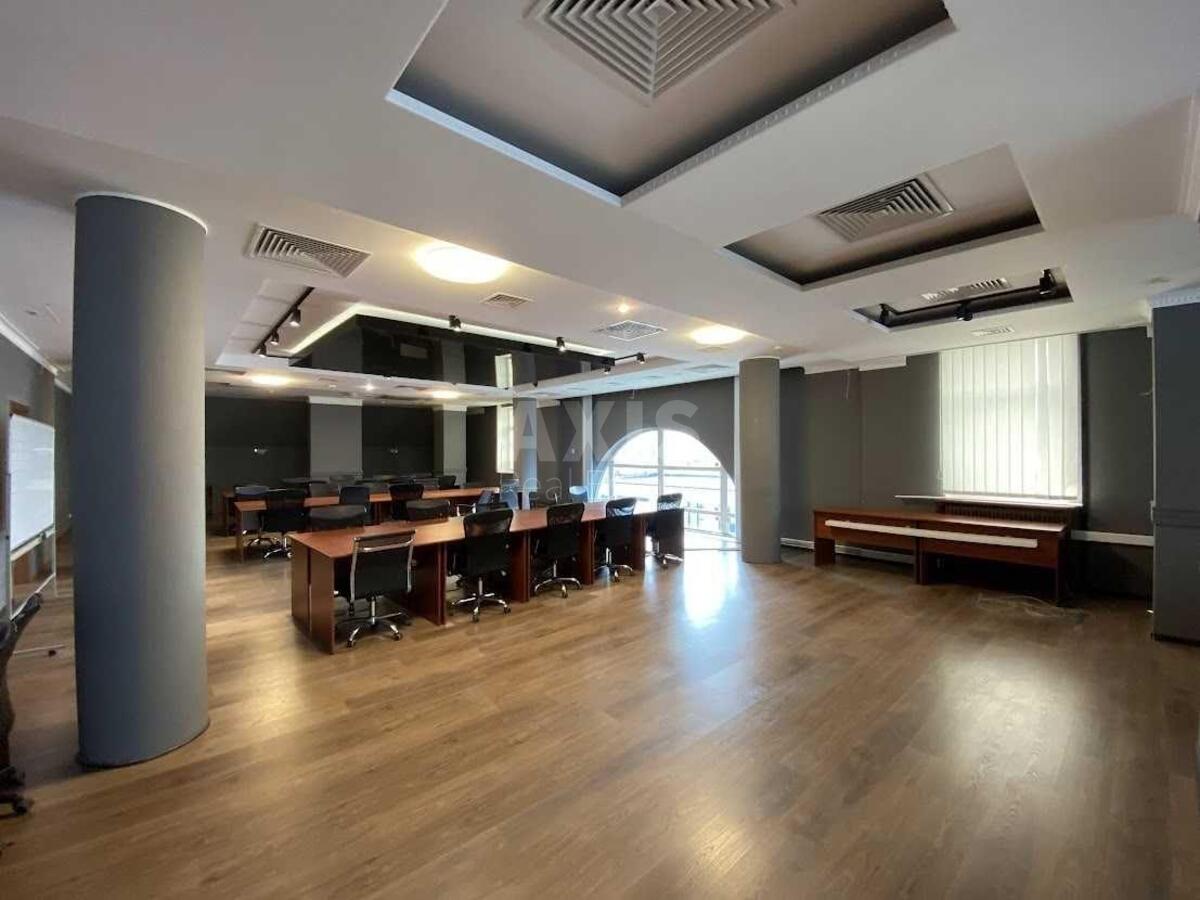 Office bul. Lesi Ukrai'nky 23Б, 400m2621401