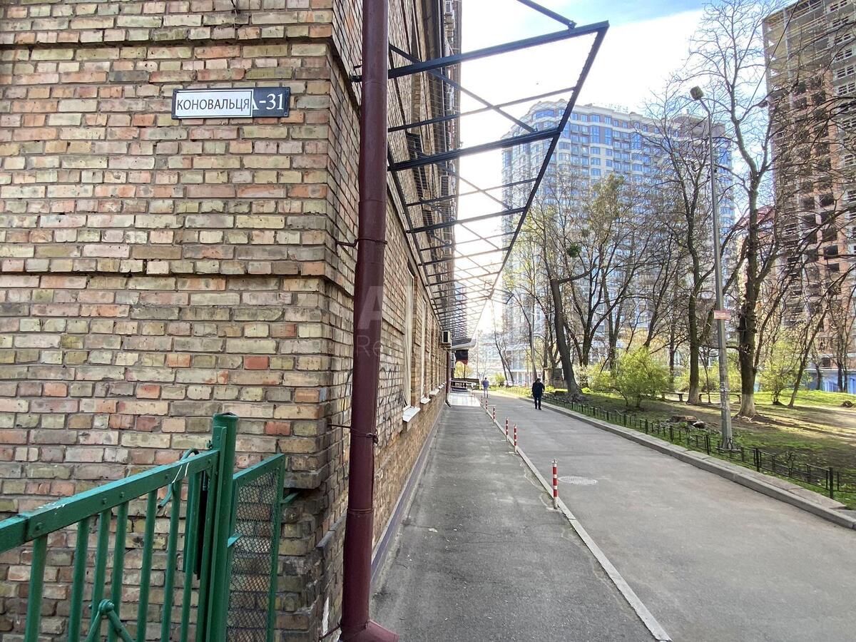 Office vul. Jevgena Konoval'cja 31, 1074m2622617