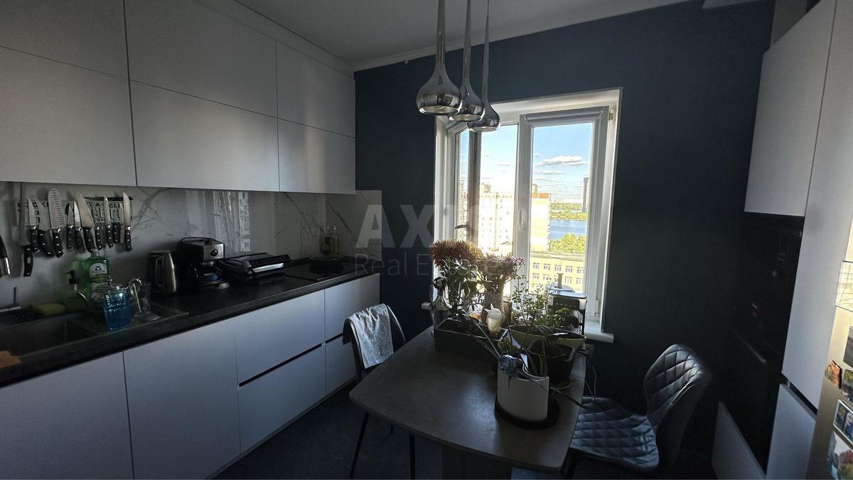 3k apartment vul. Bogatyrs'ka 6А