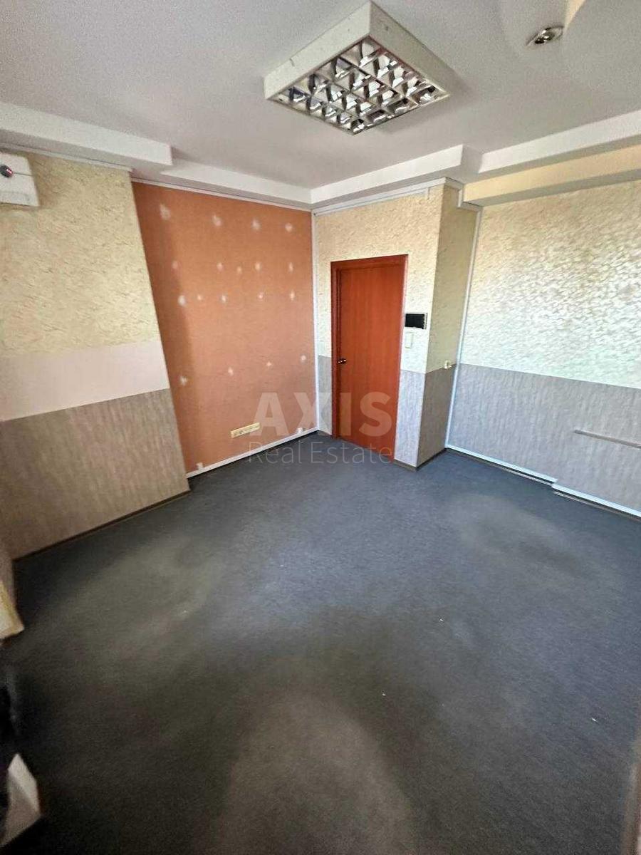 3k apartment vul. Sribnokil's'ka 2А5
