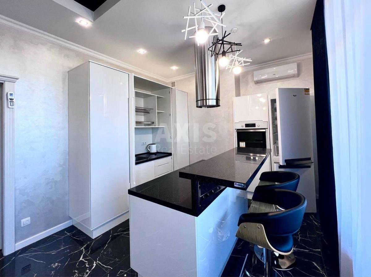 3k apartment vul. Jevgena Konoval'cja 32А