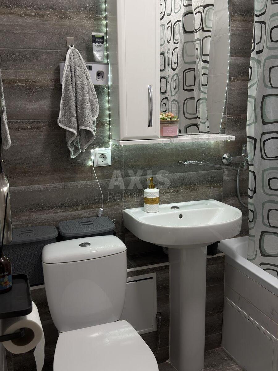 1k apartment pr-t Komarova Kosmonavta 30/286211010