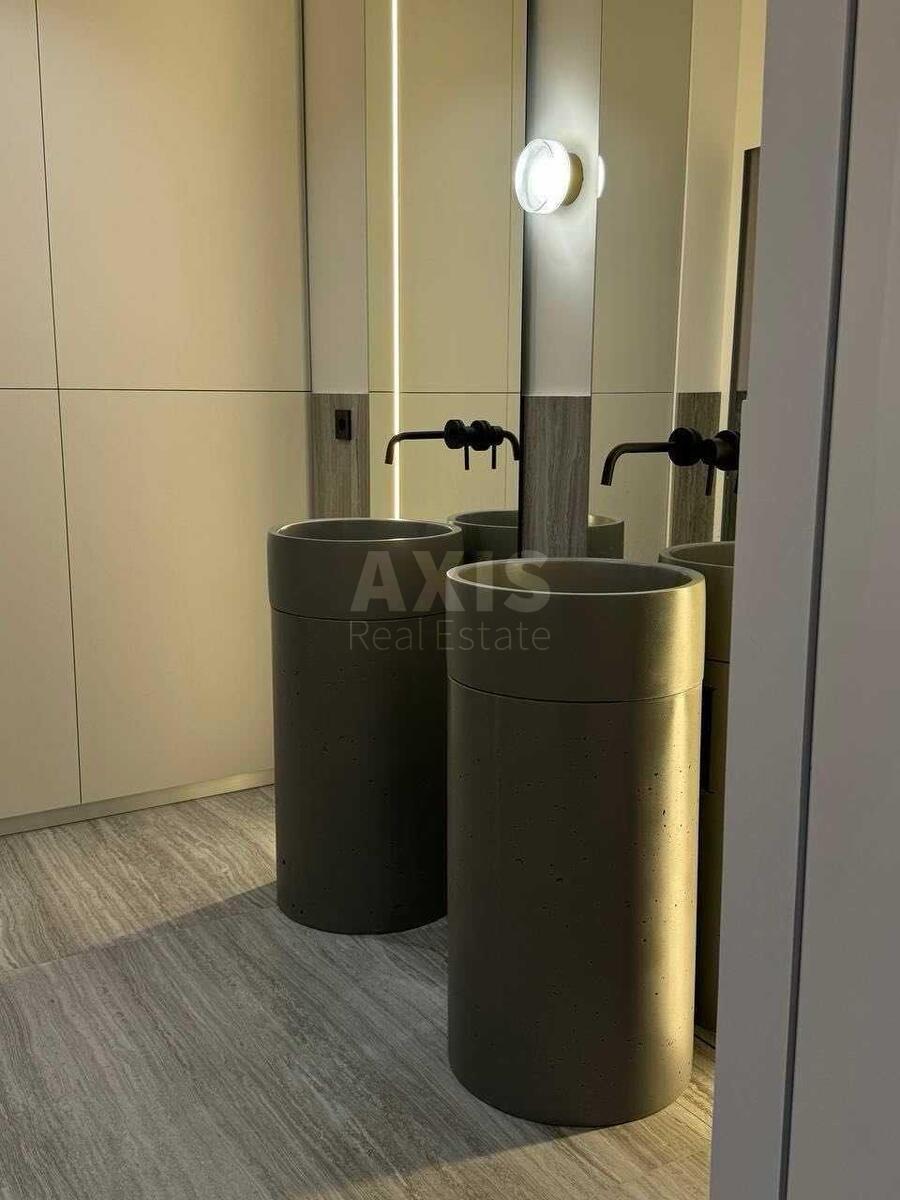 Office vul. Bul'varno-Kudrjavs'ka 15А, 208m25509210