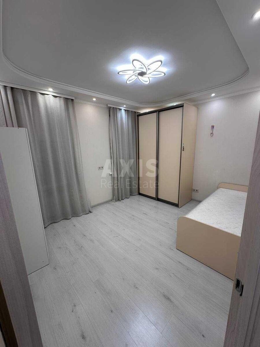 2k apartment vul. Krams'kogo Ivana 10Л