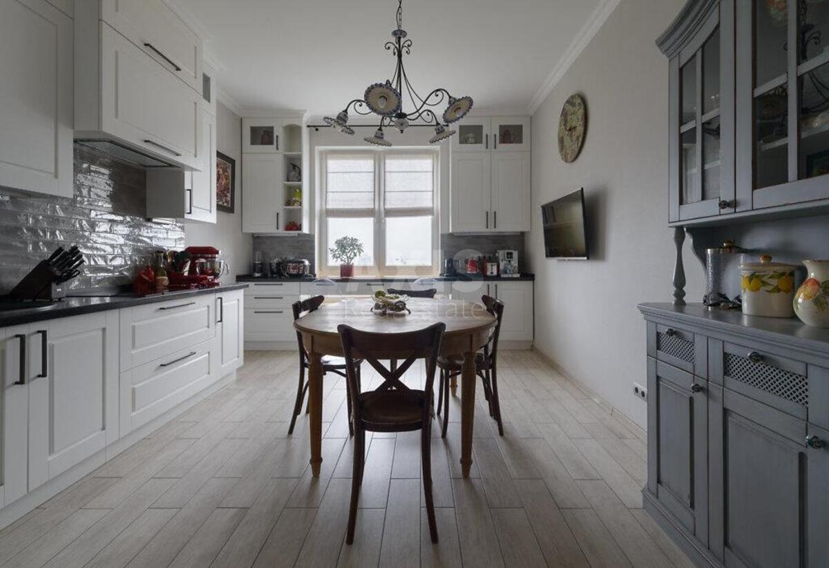 4k apartment vul. Instytuts'ka 187