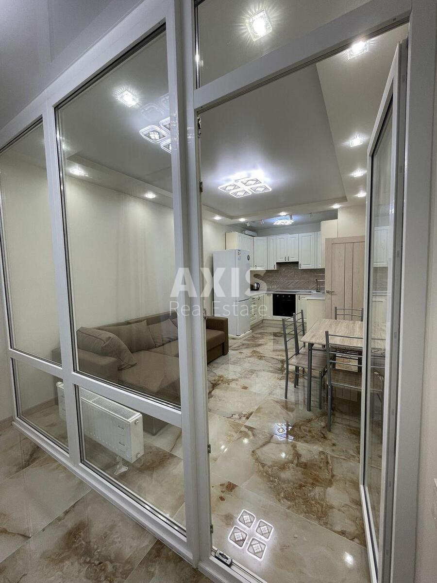 1k apartment nab. Dniprovs'ka 18594805