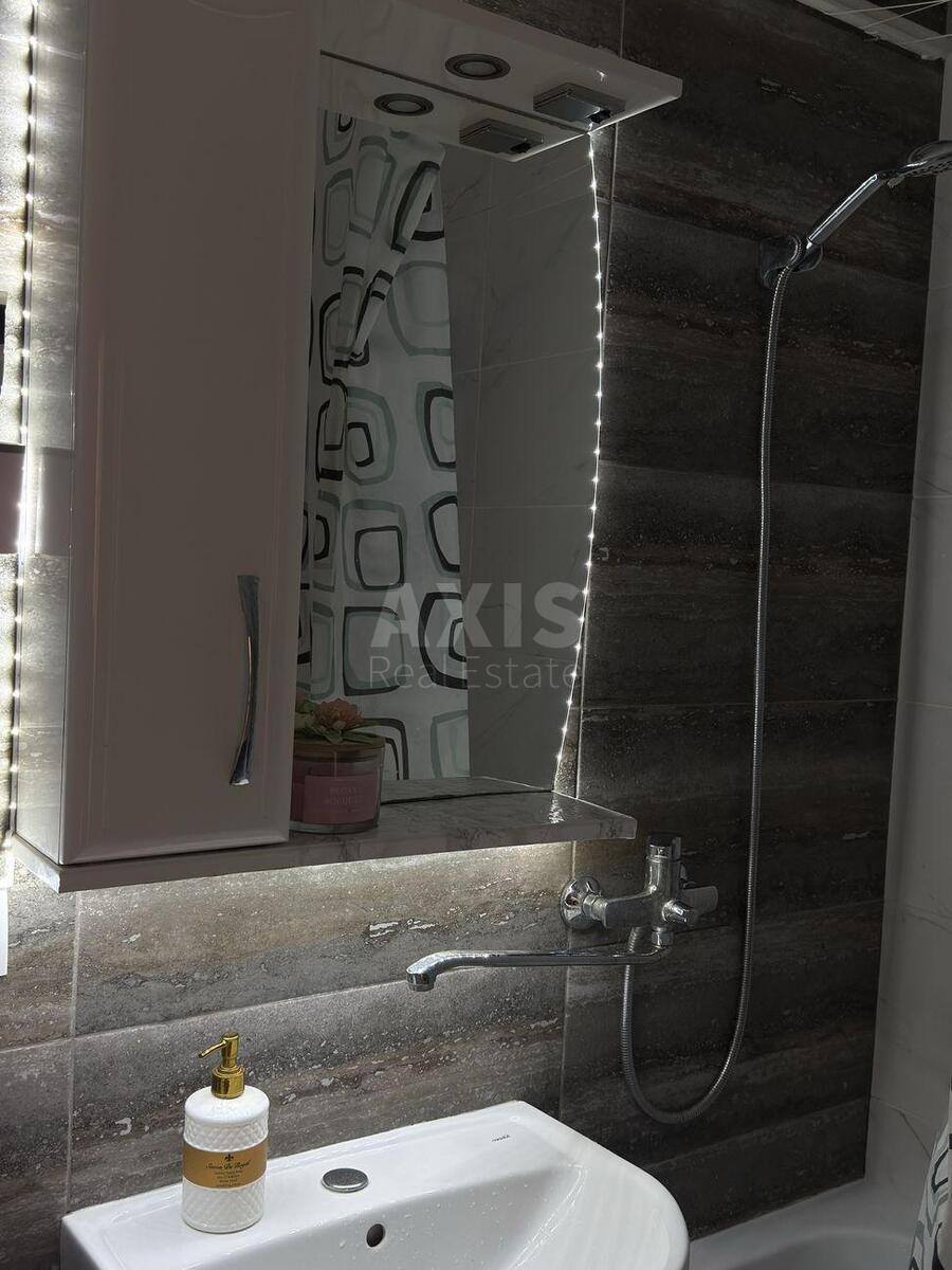 1k apartment pr-t Komarova Kosmonavta 30/286211011