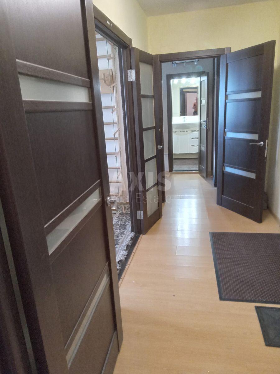 2k apartment vul. Oleksandra Olesja 175