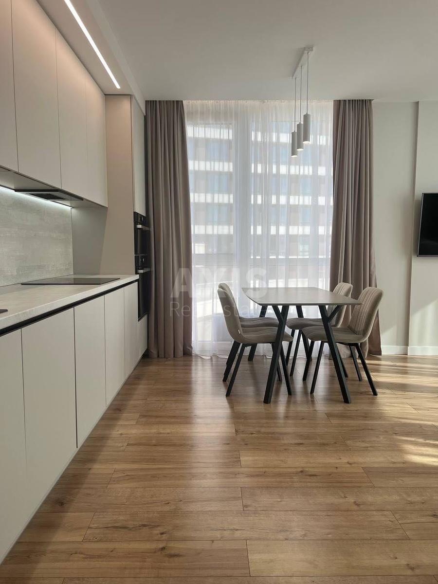 3k apartment nab. Dniprovs'ka 150