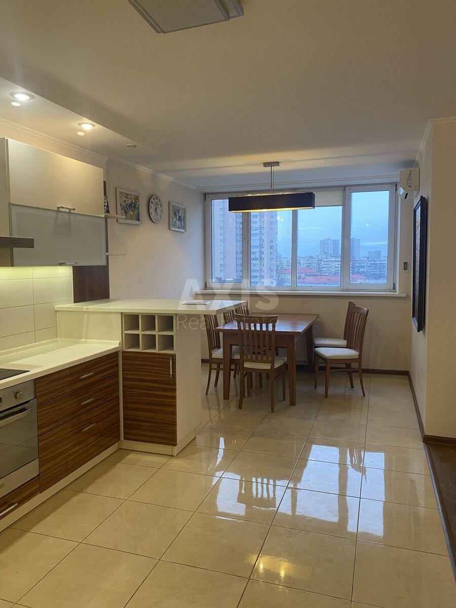 2k apartment vul. Pyrogovs'kogo Oleksandra 19/8